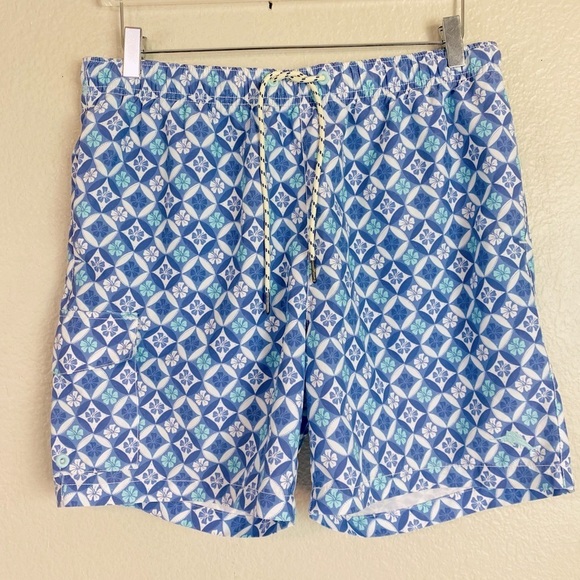 Tommy Bahama Rialto Reel It In 6” Swim Trunks Size M - Picture 2 of 7